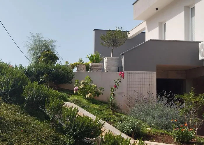 アパート Intrada ネウム